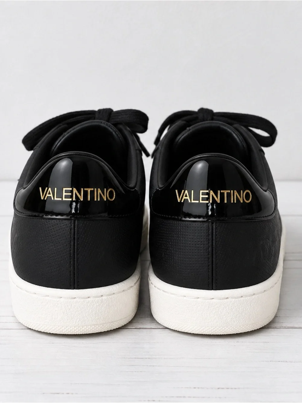 NWT Valentino Garavani Leather Low Top Sneakers Black Size 7 Designer Luxury